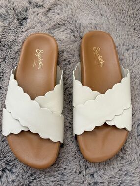 Seychelles Odie White Leather Scalloped Slide Sandals